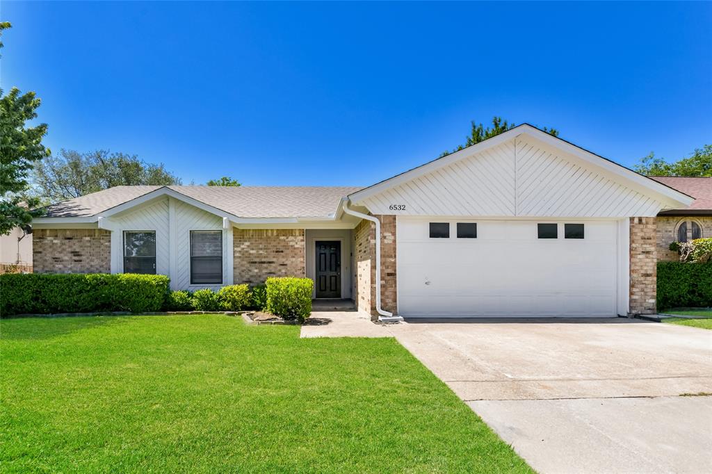 6532 N Park Drive Property Photo 1