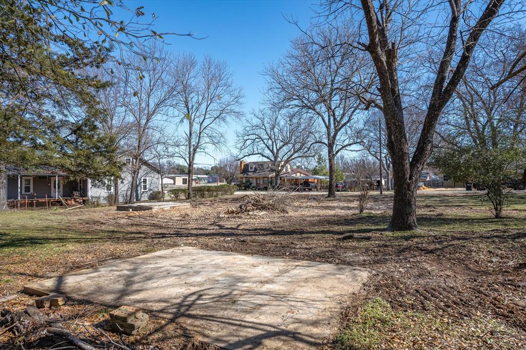 404 N Austin Street Property Photo 8