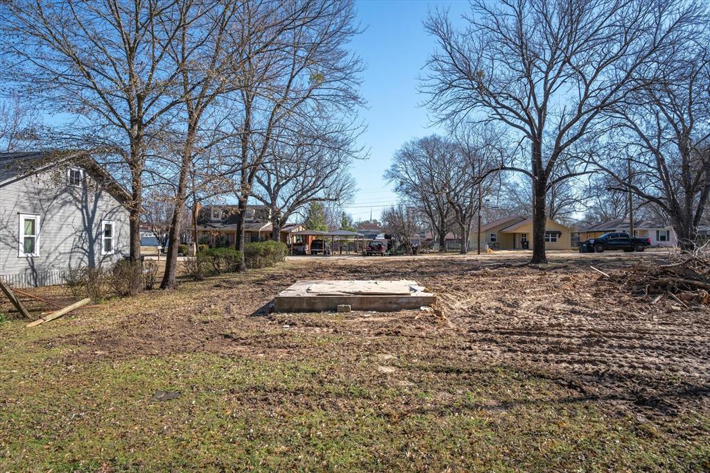 404 N Austin Street Property Photo 22