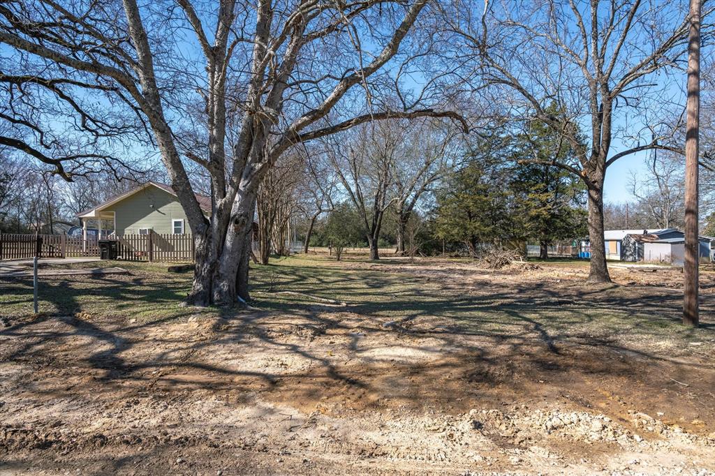 404 N Austin Street Property Photo 8