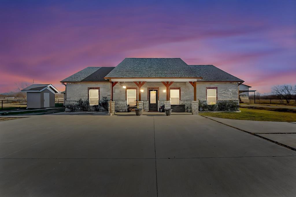 A0409 Real Estate Listings Main Image