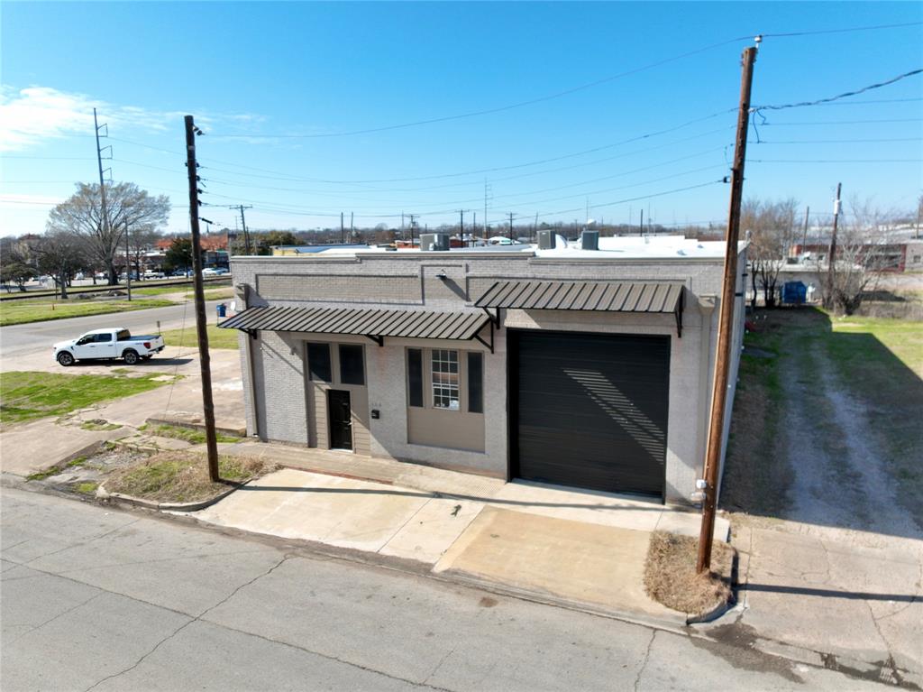 106 E Brown Street Property Photo 2
