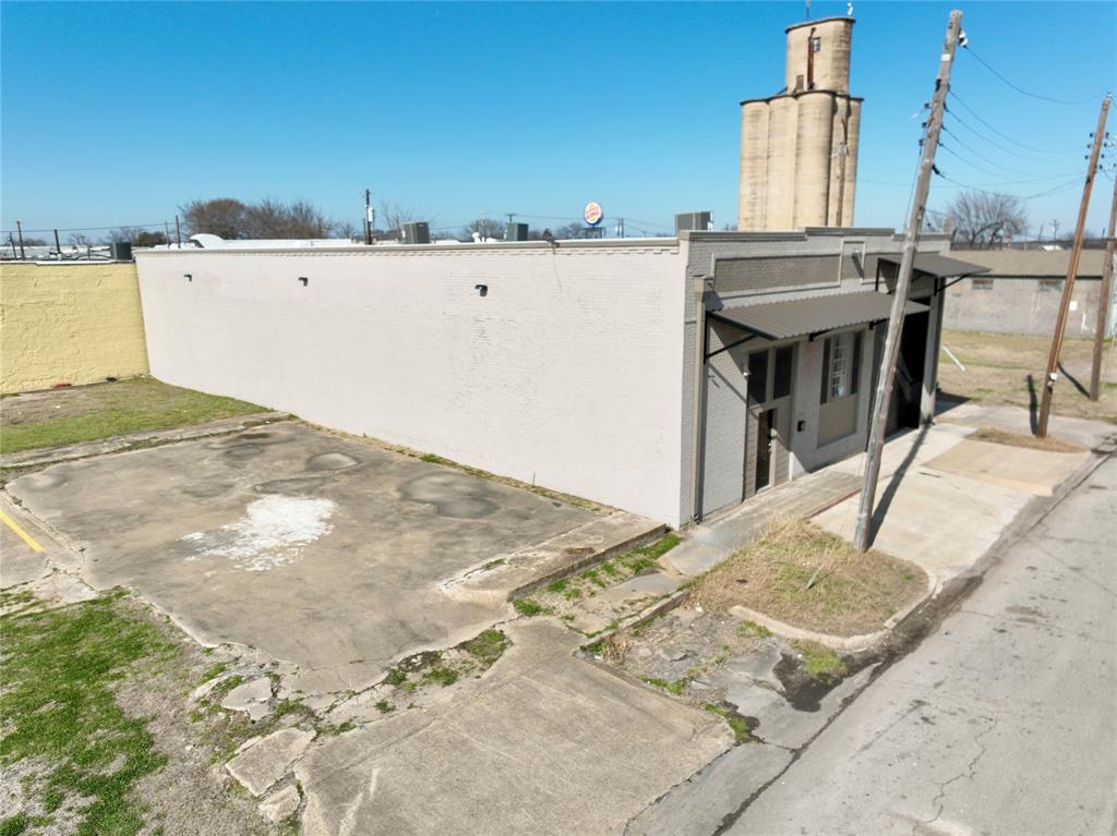 106 E Brown Street Property Photo 5