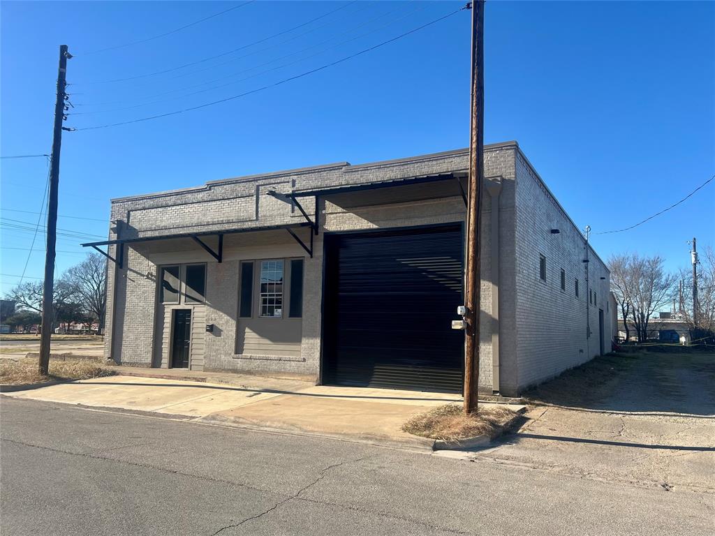 106 E Brown Street Property Photo 6