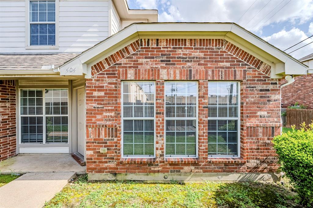 611 Oriole Boulevard 404 Property Photo 1