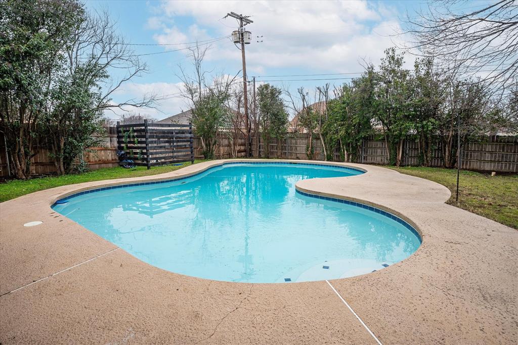2209 Highcrest Drive Property Photo