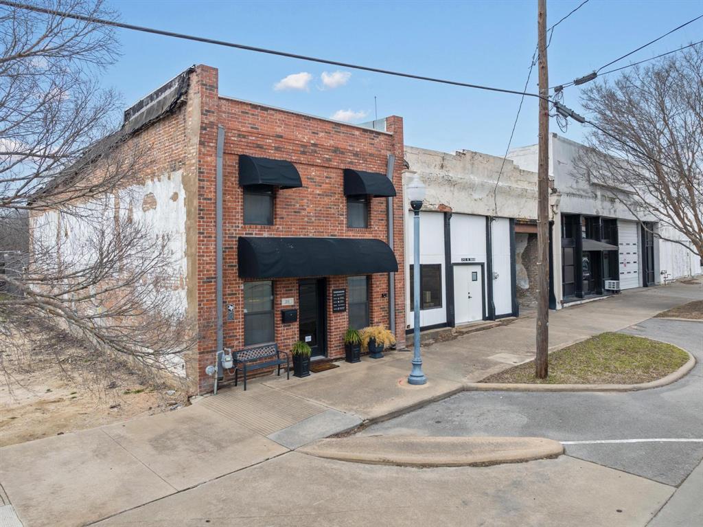 211 N Main Street Property Photo 1