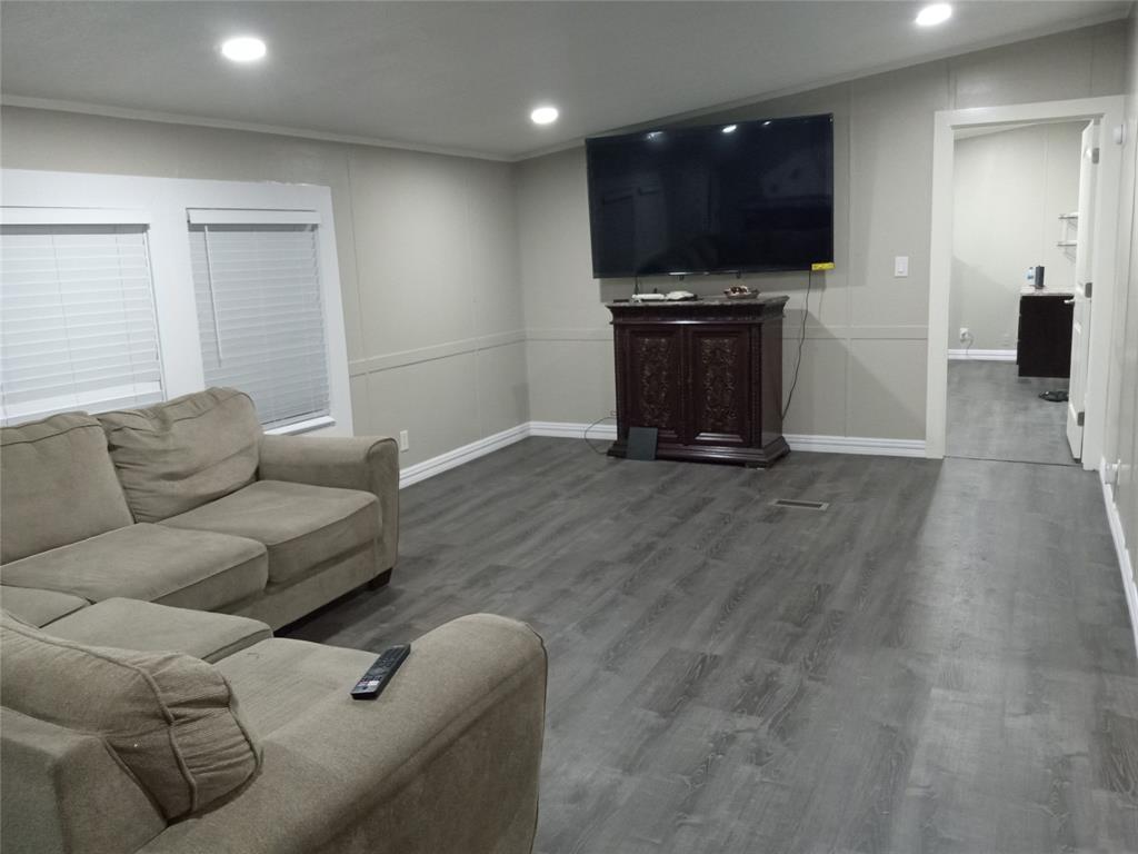 8748 Private Road 2416 Property Photo 3