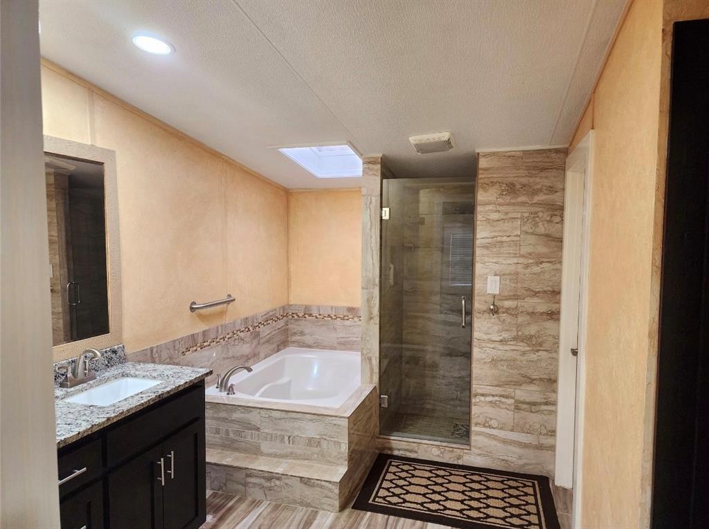 8748 Private Road 2416 Property Photo 11