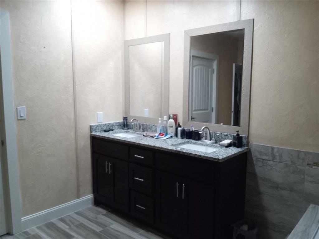 8748 Private Road 2416 Property Photo 13