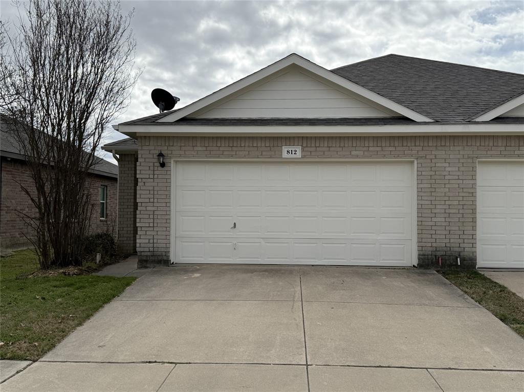 812 Bur Oak Drive Property Photo