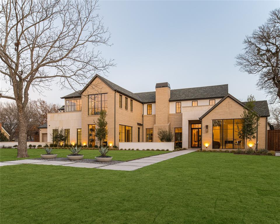 8566 Forest Hills Boulevard Property Photo
