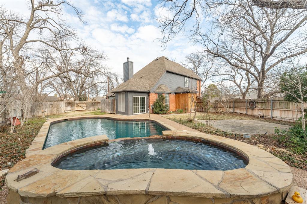 5001 Seminole Drive Property Photo