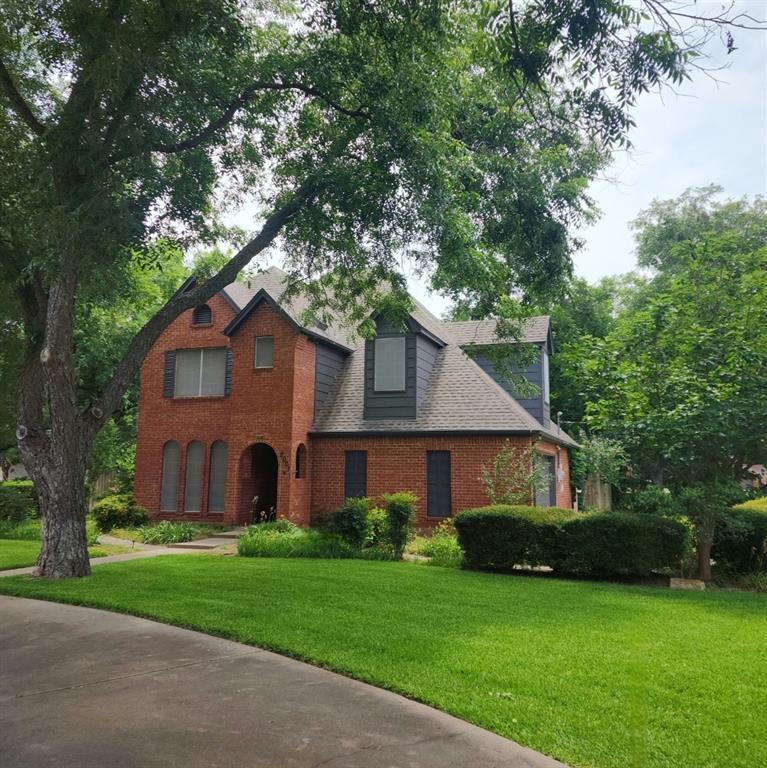 5001 Seminole Drive Property Photo 1