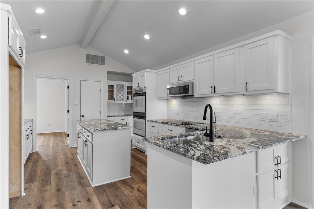 813 Lakeshore Drive Property Photo