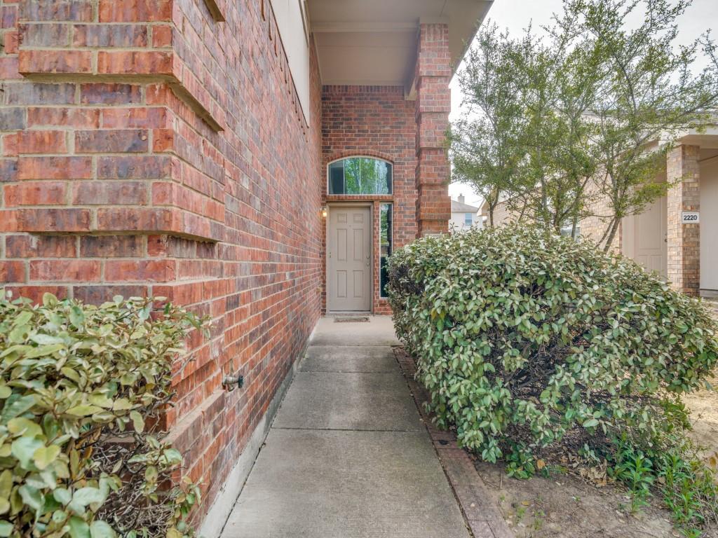 2216 Stonebrook Lane Property Photo 2