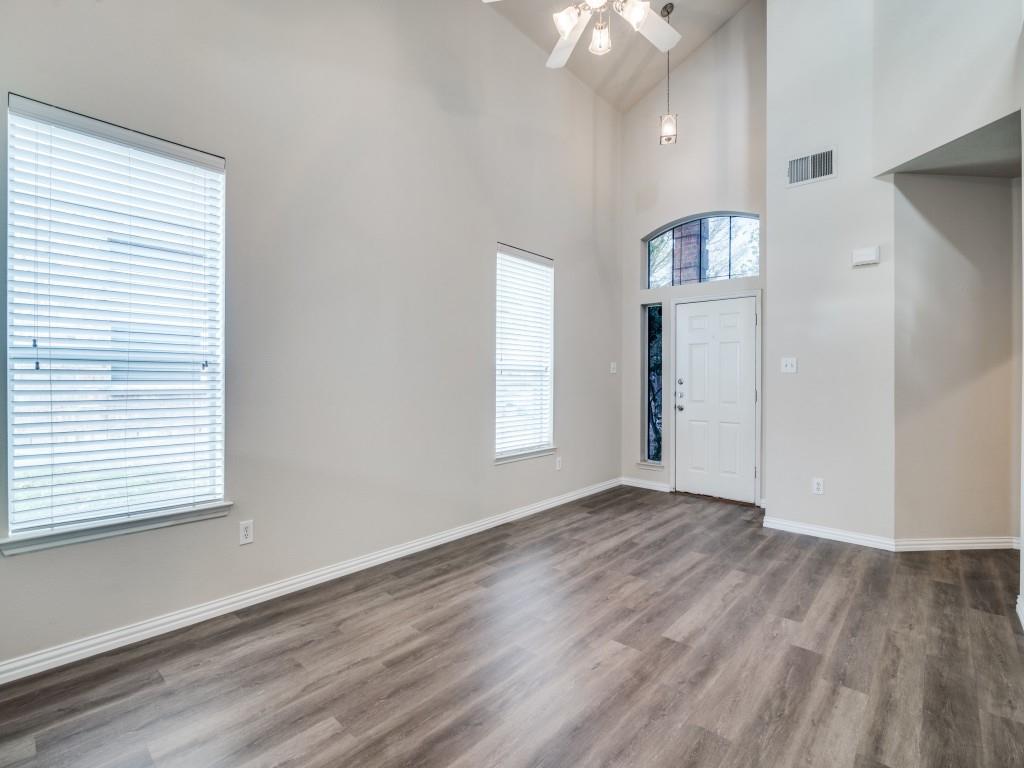 2216 Stonebrook Lane Property Photo 3