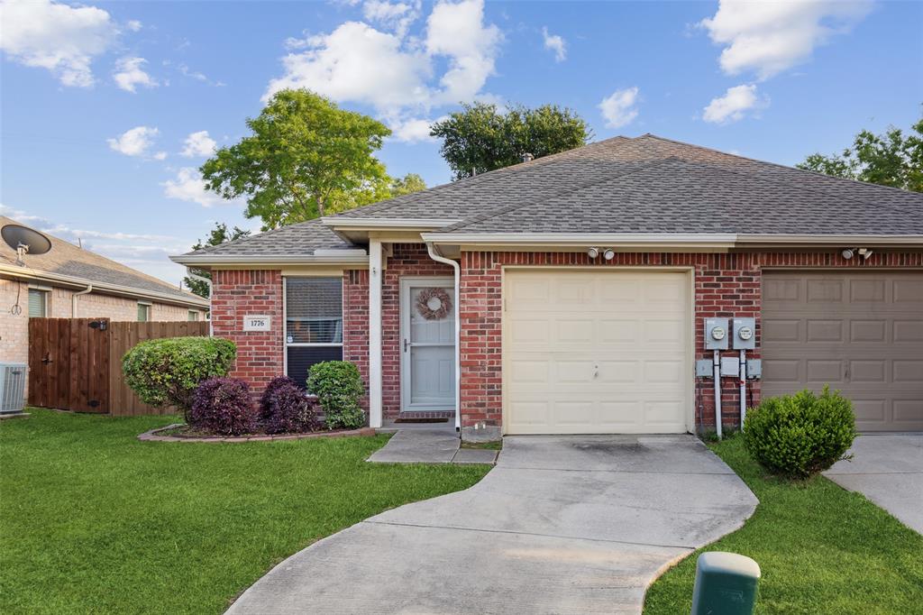 1776 Lago Vista Property Photo 1
