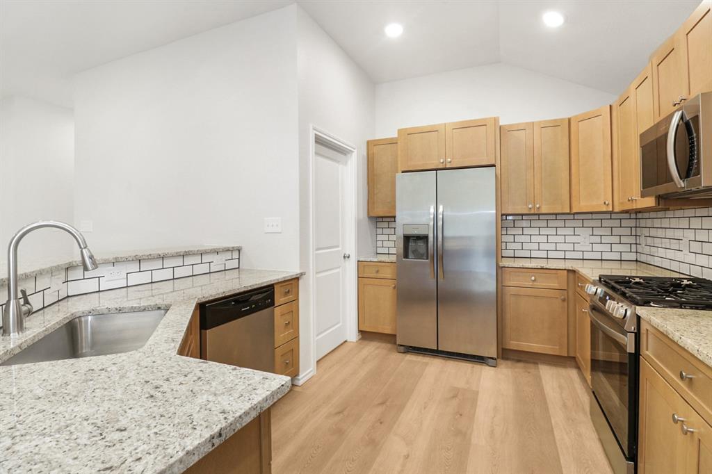 808 Bella Boulevard Property Photo 6
