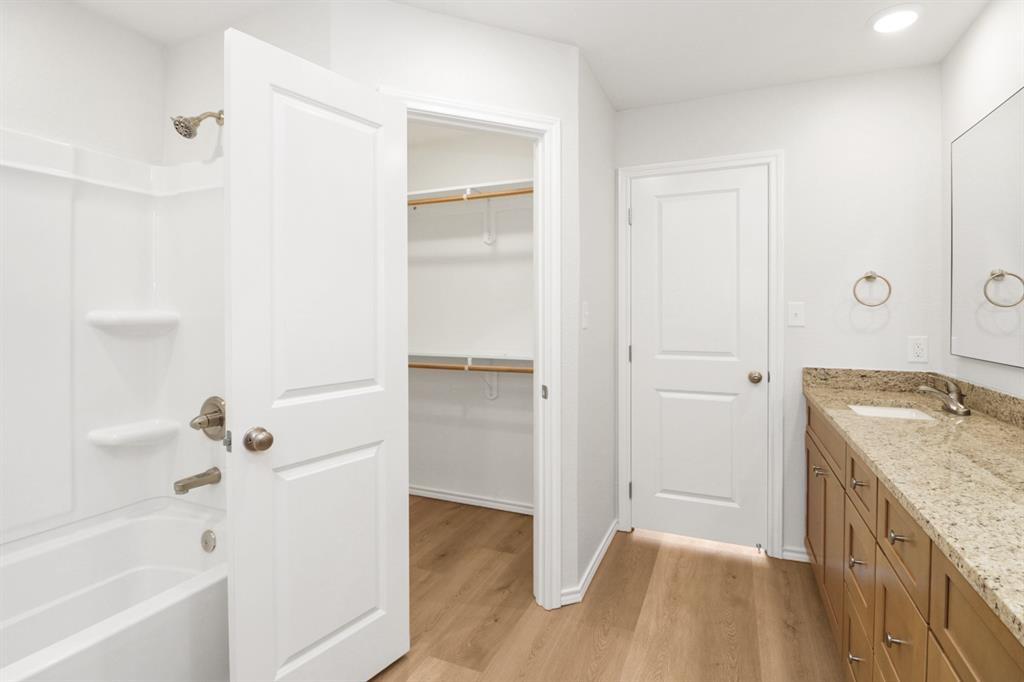 808 Bella Boulevard Property Photo 13