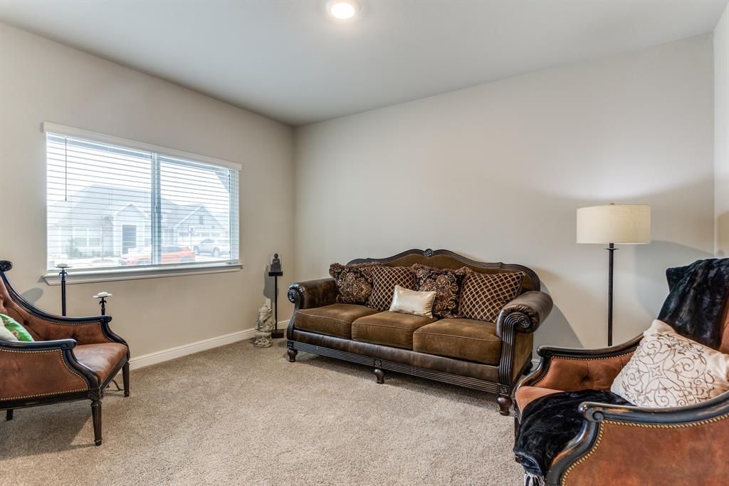 1604 Central Park Drive Property Photo 5