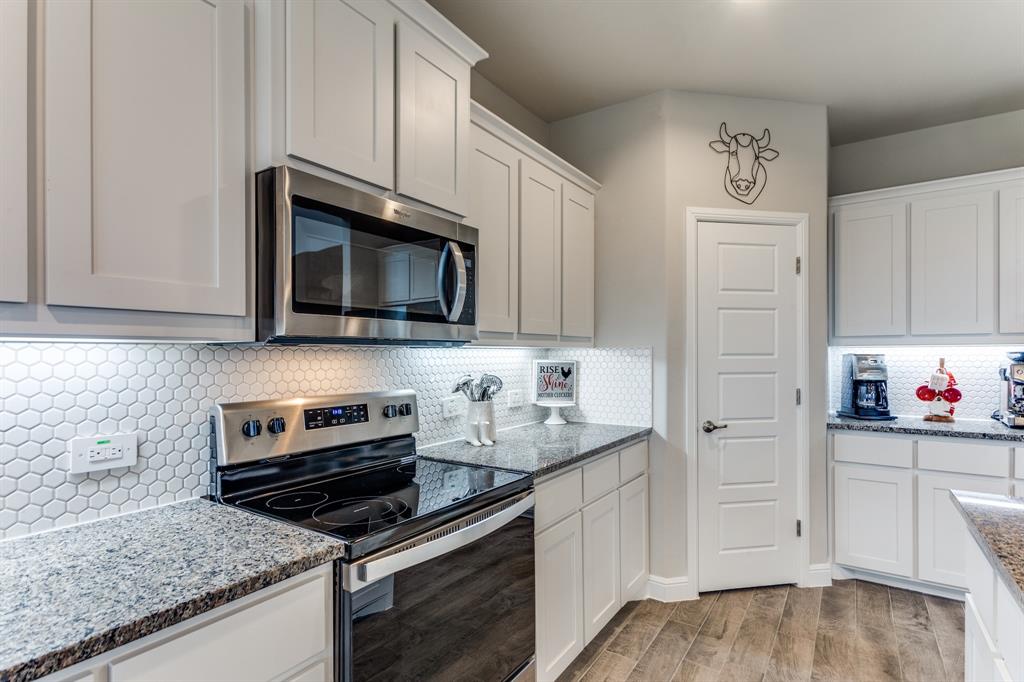 1604 Central Park Drive Property Photo 12