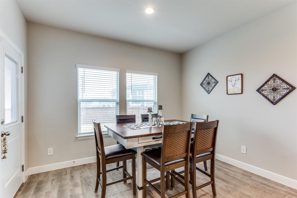 1604 Central Park Drive Property Photo 13