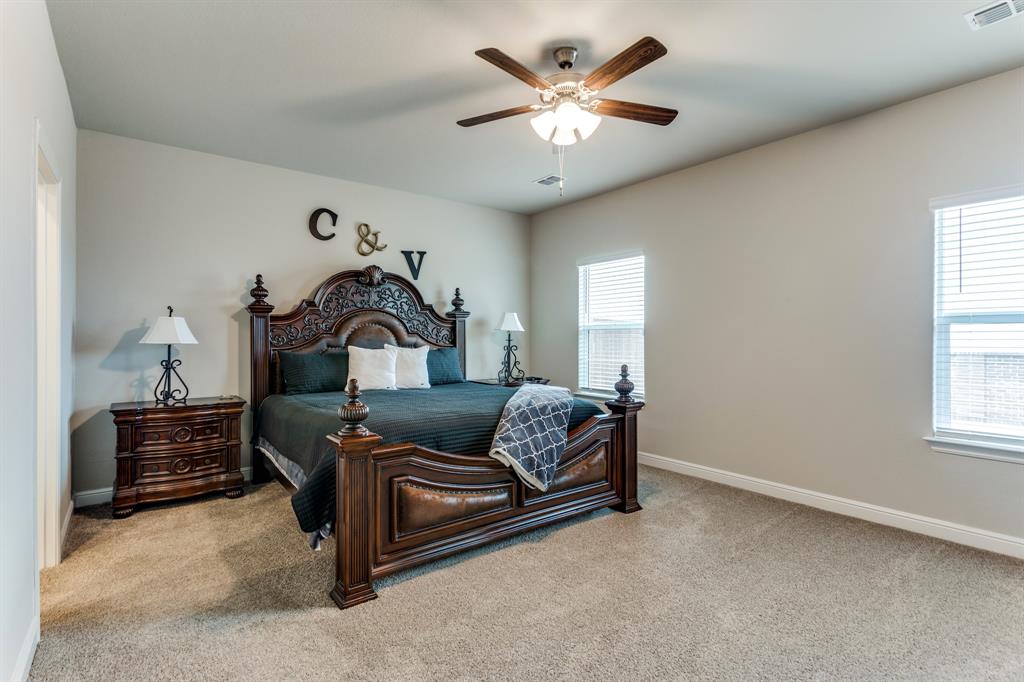 1604 Central Park Drive Property Photo 14