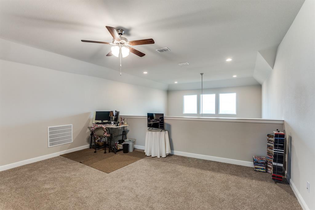 1604 Central Park Drive Property Photo 17