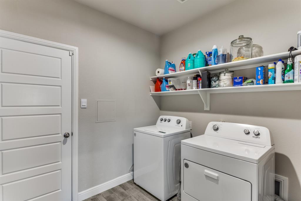 1604 Central Park Drive Property Photo 22