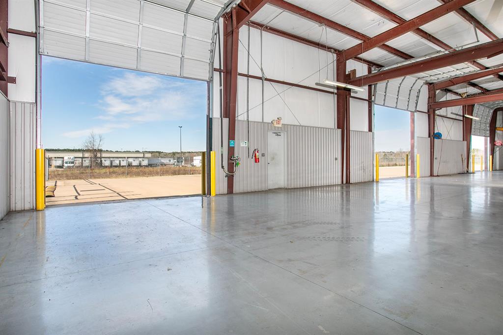 9019 Us Highway 271 Property Photo 8