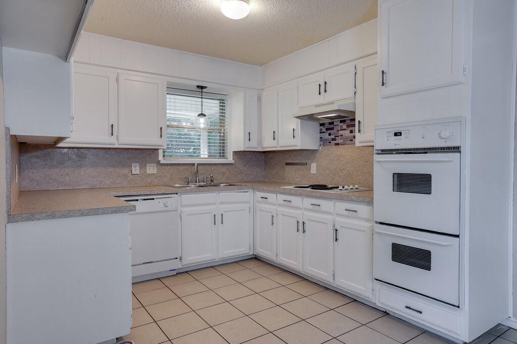 4315 Woodmeadow Court Property Photo 19
