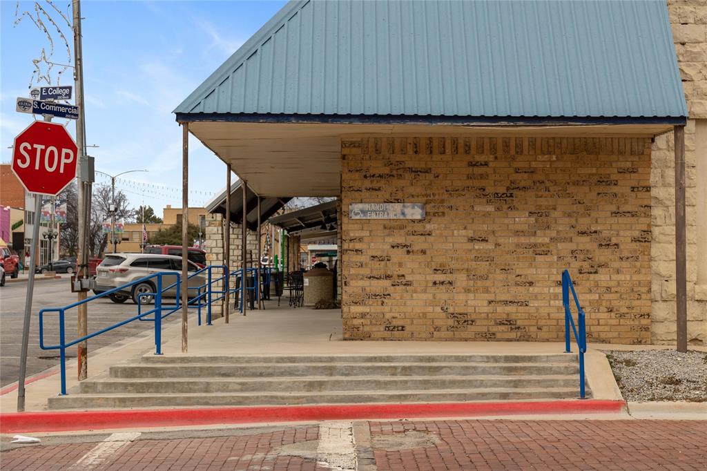 217 S Commercial Avenue Property Photo 6