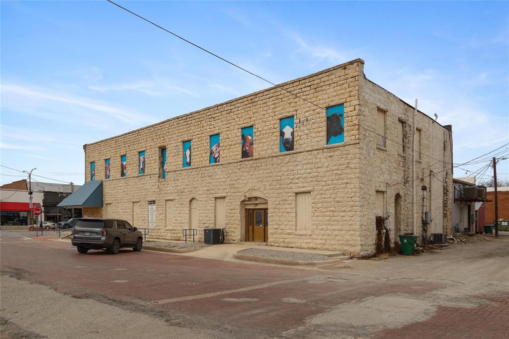 217 S Commercial Avenue Property Photo 8