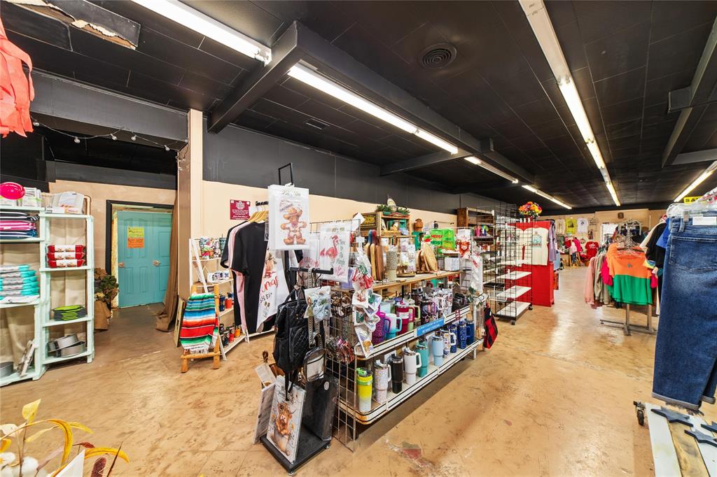217 S Commercial Avenue Property Photo 17
