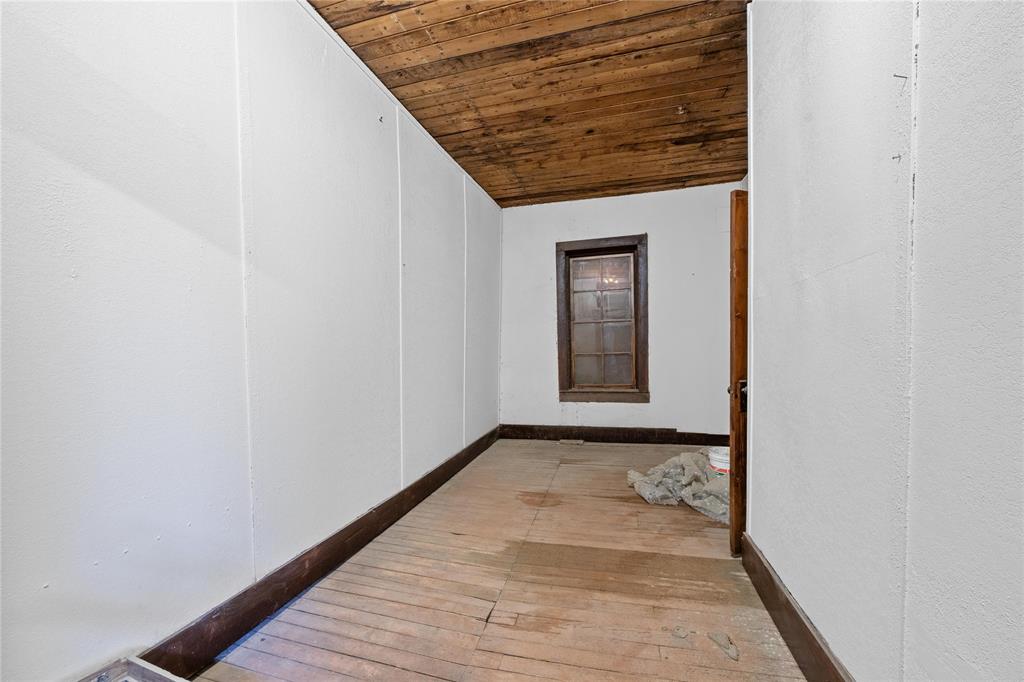 217 S Commercial Avenue Property Photo 27