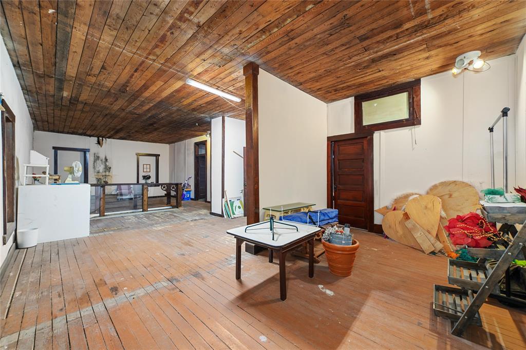 217 S Commercial Avenue Property Photo 31