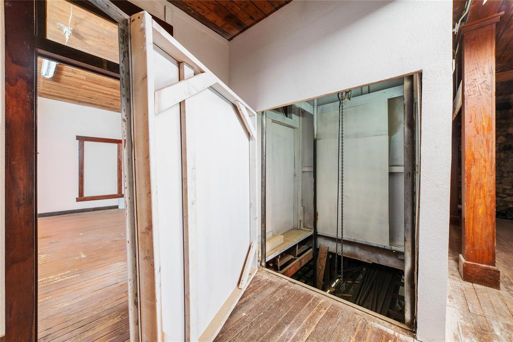 217 S Commercial Avenue Property Photo 32