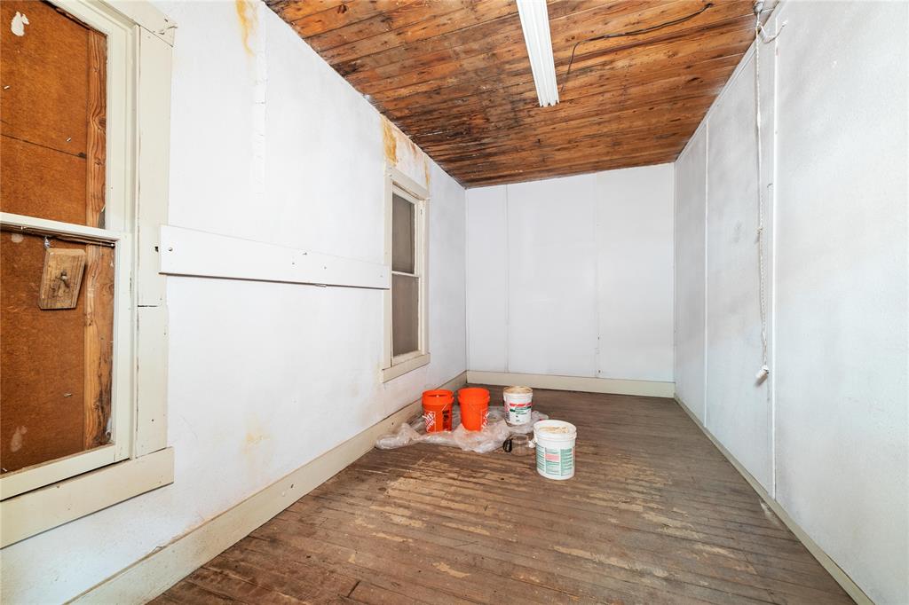217 S Commercial Avenue Property Photo 37