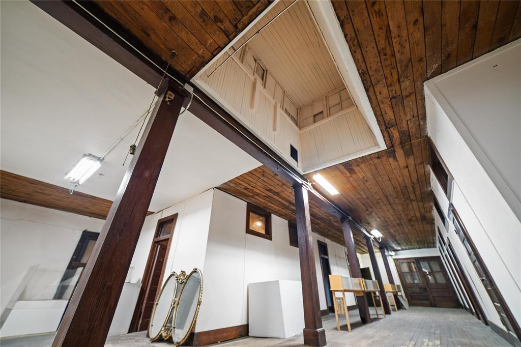 217 S Commercial Avenue Property Photo 39