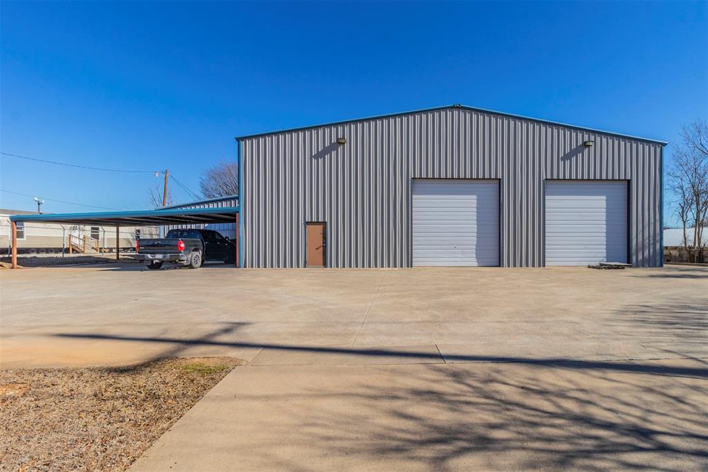 9840 Jacksboro Highway Property Photo 2