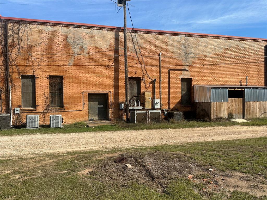 140 S Main Street Property Photo 10