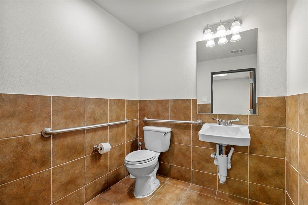 615 Johnson Avenue Property Photo 23