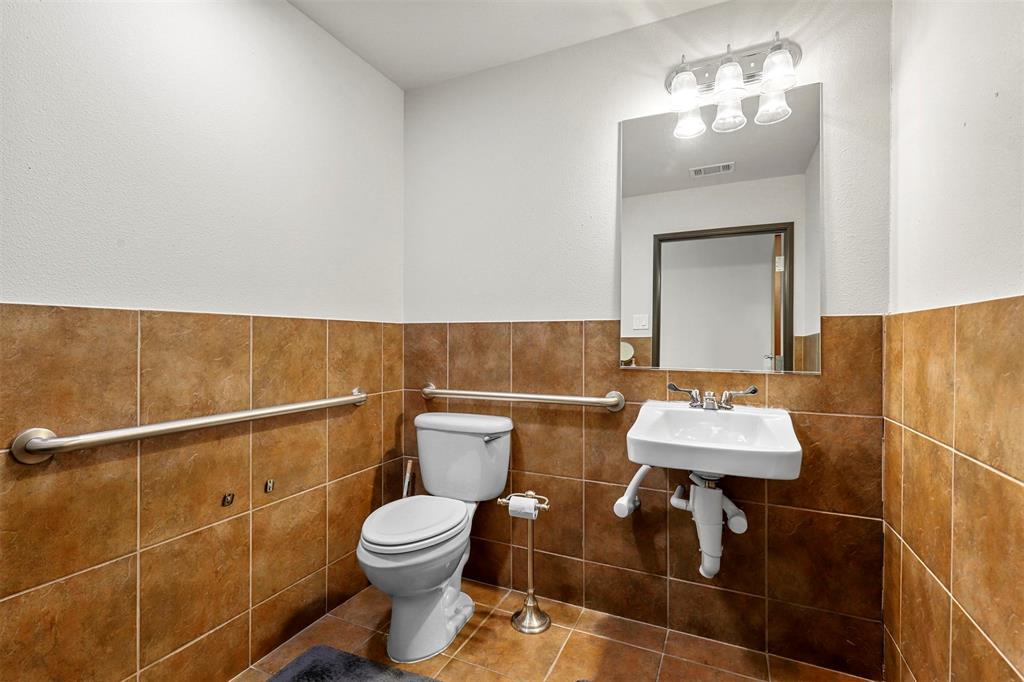 615 Johnson Avenue Property Photo 24