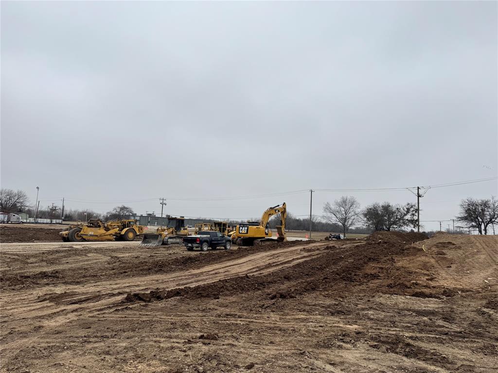 2235 N I-35 Highway Property Photo 3