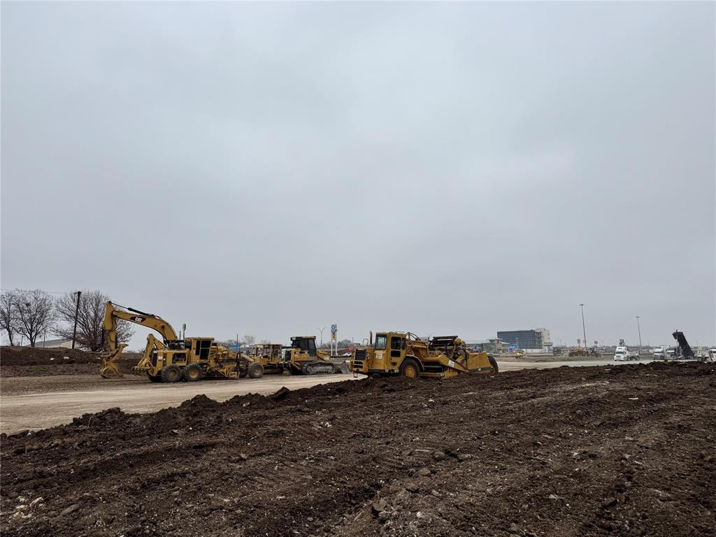 2235 N I-35 Highway Property Photo 5