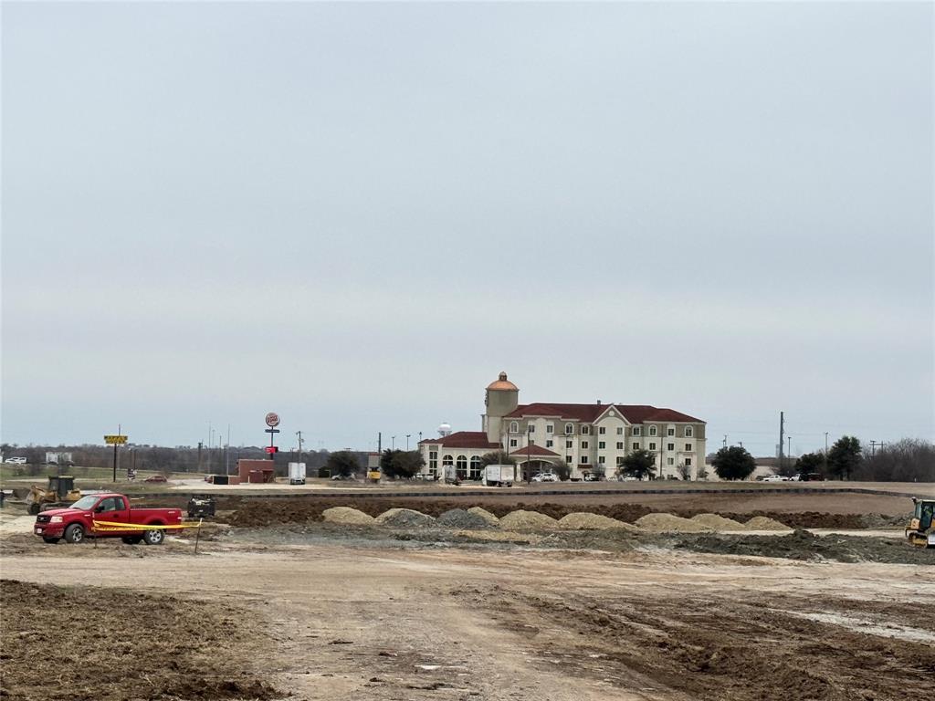 2235 N I-35 Highway Property Photo 6