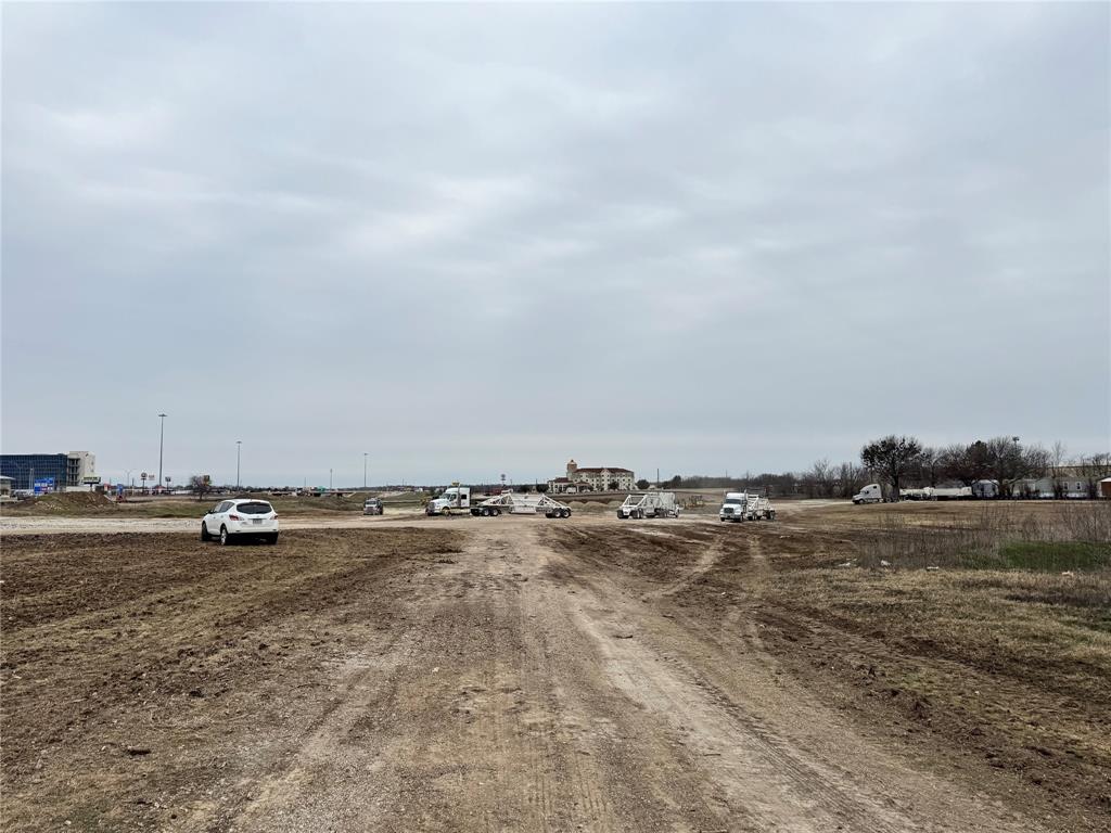 2235 N I-35 Highway Property Photo 7