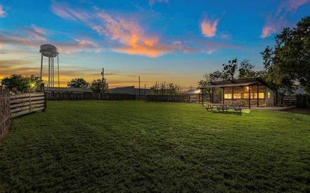 305 Sycamore Property Photo