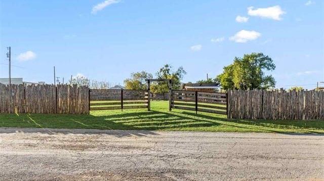 305 Sycamore Property Photo 7